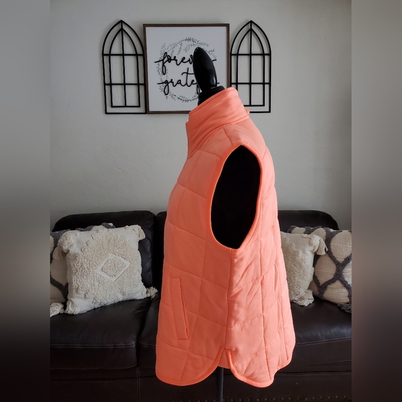 Lou & Grey Signature Soft Coral Pink Quilted Vest Size M Boho Chic Classic - Picture 10 of 12